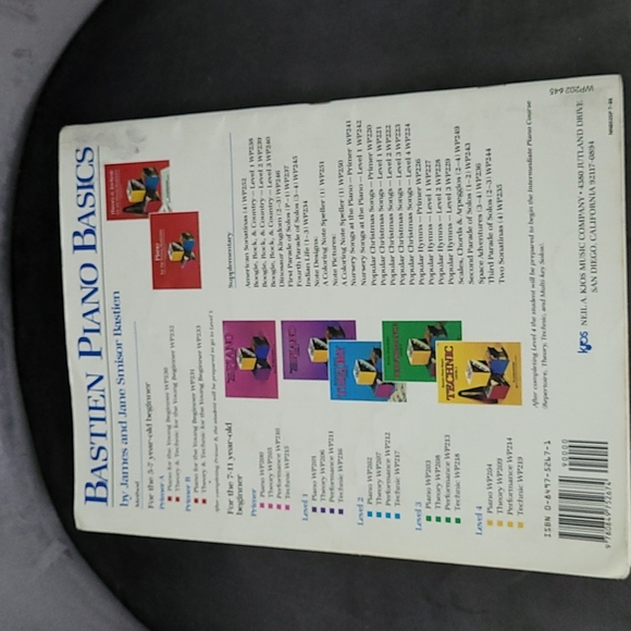 Selling as a bundle piano books . - Picture 5 of 13
